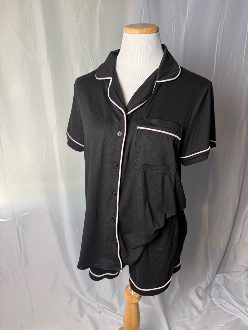 488-Joyspun Black Short-Sleeve Pajama Set with Pink Piping